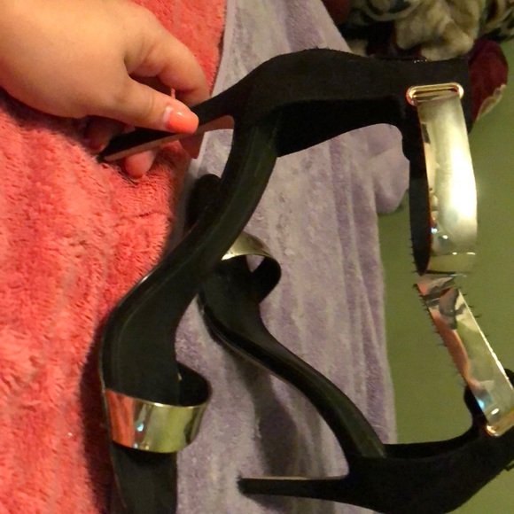 Shoes - Picture 2 of 3